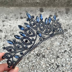 Grace Lacivert Taç – Işıltılı Taşlı Gelin Kına Tacı, Düğün Abiye Aksesuarı Modeli-GRACE-7 Grace Lacivert Taç – Işıltılı Taşlı Gelin Kına Tacı, Düğün Abiye Aksesuarı Modeli-GRACE-7