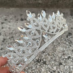 Grace Gümüş Taç – Işıltılı Taşlı Gelin Kına Tacı, Düğün Abiye Aksesuarı Modeli-GRACE-8 Grace Gümüş Taç – Işıltılı Taşlı Gelin Kına Tacı, Düğün Abiye Aksesuarı Modeli-GRACE-8