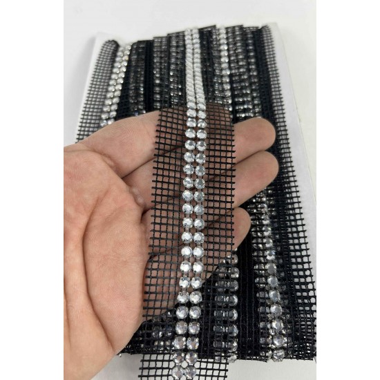 Siyah Zemin G&uuml;m&uuml;ş Taşlı File Şerit &ndash; Kristal Taşlı Dekoratif Kenar S&uuml;s&uuml; (1 Metre)-KBLY-1019