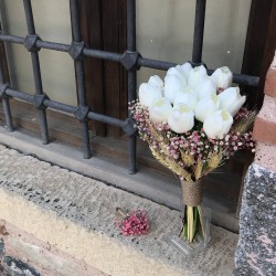 Pembe Cipsolu Islak Lale Gelin Buketi Ve Yaka Çiçeği-LALE-1002