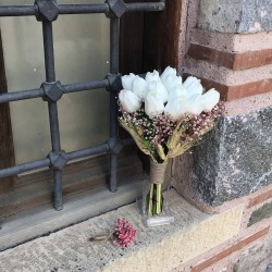 Pembe Cipsolu Islak Lale Gelin Buketi Ve Yaka Çiçeği-LALE-1002