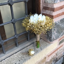 Sarı Cipsolu Islak Lale Gelin Buketi Ve Yaka Çiçeği-LALE-1003