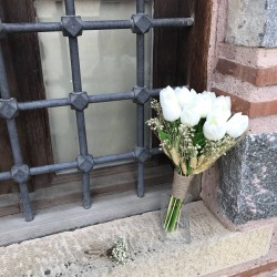 Krem Cipsolu Buğdaylı Islak Lale Gelin Çiçeği Ve Yaka Çiçeği-LALE-1009