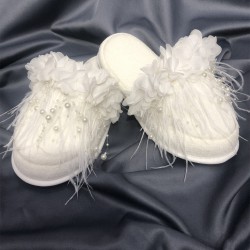 Beyaz Tüylü İncili Süslü Lohusa Terliği-LOH-1004 Beyaz Tüylü İncili Süslü Lohusa Terliği-LOH-1004