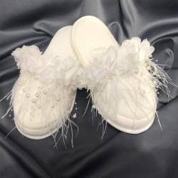 Beyaz Tüylü İncili Süslü Lohusa Terliği-LOH-1004 Beyaz Tüylü İncili Süslü Lohusa Terliği-LOH-1004