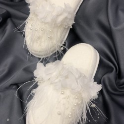 Tüylü İncili Lohusa Terliği Ve Çiçekli Taç-LOH-1005 Tüylü İncili Lohusa Terliği Ve Çiçekli Taç-LOH-1005