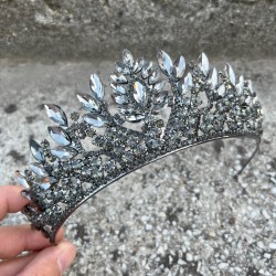 Madeline Antrasit Abiye Tacı – Taşlı Düğün Kına Nişan Tacı, Gelin Aksesuar Modeli-MADELINE-2 Madeline Antrasit Abiye Tacı – Taşlı Düğün Kına Nişan Tacı, Gelin Aksesuar Modeli-MADELINE-2