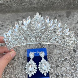 Madeline Gelin Seti – Gümüş Taç ve Geniş Mekik Küpe Takımı, Kına Düğün Aksesuarı-MADELINE-24 Madeline Gelin Seti – Gümüş Taç ve Geniş Mekik Küpe Takımı, Kına Düğün Aksesuarı-MADELINE-24