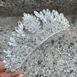Madeline Gümüş Abiye Tacı – Taşlı Düğün Kına Nişan Tacı, Gelin Aksesuar Modeli-MADELINE-6 Madeline Gümüş Abiye Tacı – Taşlı Düğün Kına Nişan Tacı, Gelin Aksesuar Modeli-MADELINE-6
