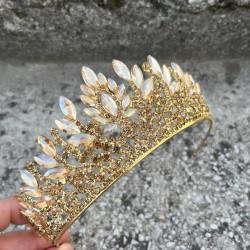 Madeline Gold Abiye Tacı – Taşlı Düğün Kına Nişan Tacı, Gelin Aksesuar Modeli-MADELINE-8 Madeline Gold Abiye Tacı – Taşlı Düğün Kına Nişan Tacı, Gelin Aksesuar Modeli-MADELINE-8