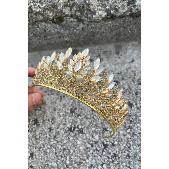 Madeline Gold Abiye Tacı – Taşlı Düğün Kına Nişan Tacı, Gelin Aksesuar Modeli-MADELINE-8 Madeline Gold Abiye Tacı – Taşlı Düğün Kına Nişan Tacı, Gelin Aksesuar Modeli-MADELINE-8
