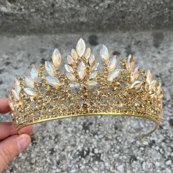 Madeline Gold Abiye Tacı – Taşlı Düğün Kına Nişan Tacı, Gelin Aksesuar Modeli-MADELINE-8 Madeline Gold Abiye Tacı – Taşlı Düğün Kına Nişan Tacı, Gelin Aksesuar Modeli-MADELINE-8