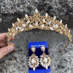 Clara Gold Gelin Kına Tacı Özel Gün Aksesuar Kadın Taç Ve Geniş Mekik Küpe Takımı-NEWTAC-9 Clara Gold Gelin Kına Tacı Özel Gün Aksesuar Kadın Taç Ve Geniş Mekik Küpe Takımı-NEWTAC-9