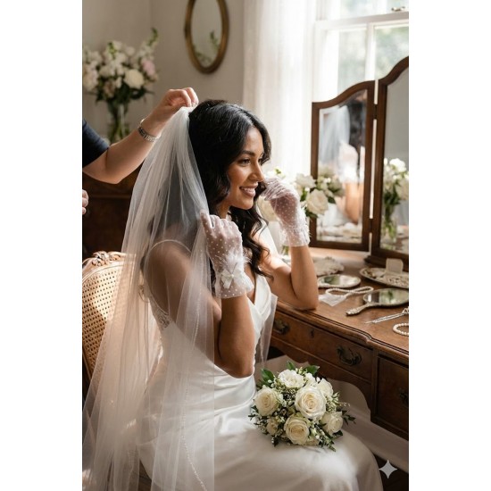 Noirvelle Plume Beyaz T&uuml;l Eldiven &ndash; Taş ve Fiyonk Detaylı Noktalı Kısa Gelin Aksesuarı-NOIRVELLEPLUME-2