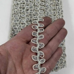 Krem G&uuml;m&uuml;ş Raviona Dekoratif Kenar S&uuml;s&uuml; Şerit &ndash; El İşi S&uuml;sleme Şeridi 1 Metre-RAVIONA-100