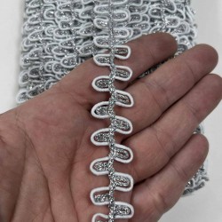 Beyaz G&uuml;m&uuml;ş Raviona Dekoratif Kenar S&uuml;s&uuml; Şerit &ndash; El İşi S&uuml;sleme Şeridi 1 Metre-RAVIONA-101