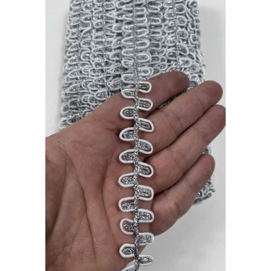 Beyaz G&uuml;m&uuml;ş Raviona Dekoratif Kenar S&uuml;s&uuml; Şerit &ndash; El İşi S&uuml;sleme Şeridi 1 Metre-RAVIONA-101