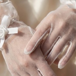 Puantiyeli T&uuml;l Gelin Eldiveni G&uuml;l Detaylı &ndash; Zarif Nikah D&uuml;ğ&uuml;n Aksesuarı Kısa Model-ROSES-1