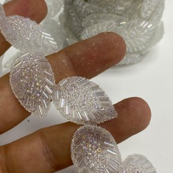 Şeffaf Beyaz Yaprak Desenli Ütüyle Yapışan Şerit Taşlı Aplik-SA-1090