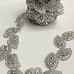 Gümüş Rengi Yaprak Desenli Ütüyle Yapışan Şerit Taşlı Aplik-SA-1092