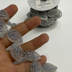 Gümüş Rengi Yaprak Desenli Ütüyle Yapışan Şerit Taşlı Aplik-SA-1092