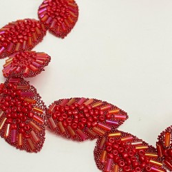 Kırmızı Yaprak Desenli Ütüyle Yapışan Şerit Taşlı Aplik-SA-1095