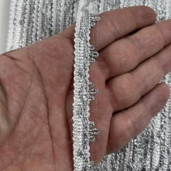 Beyaz G&uuml;m&uuml;ş Seraphine L&uuml;ks Dekoratif Kenar S&uuml;s&uuml; Şerit &ndash; El İşi S&uuml;sleme 1 Metre-SERAPHINE-101