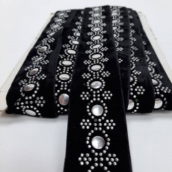 Siyah Taşlı Desenli Kadife Şerit-SP-1224 Siyah Taşlı Desenli Kadife Şerit-SP-1224