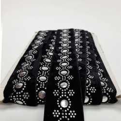 Siyah Taşlı Desenli Kadife Şerit-SP-1224 Siyah Taşlı Desenli Kadife Şerit-SP-1224