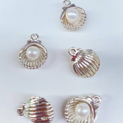 Metal Midye Kabuğu Desenli Kolye Ucu Gümüş 1 Adet-TAP-1245 Metal Midye Kabuğu Desenli Kolye Ucu Gümüş 1 Adet-TAP-1245