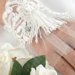 Tasselya Lace Beyaz T&uuml;l Bilek Eldiveni &ndash; P&uuml;sk&uuml;l Detaylı Vintage Gelin ve Davet Aksesuarı-TASSELYA-1