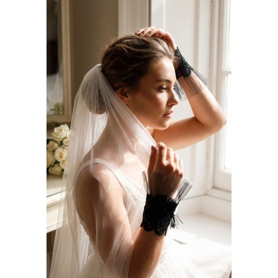 Tasselya Lace Siyah T&uuml;l Bilek Eldiveni &ndash; P&uuml;sk&uuml;l Detaylı Vintage Gelin ve Davet Aksesuarı-TASSELYA-2