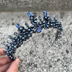 Thalia Model Lacivert Taç – Gelin Kına Düğün Abiye İçin Taşlı Gösterişli Saç Tacı-THALIA-11 Thalia Model Lacivert Taç – Gelin Kına Düğün Abiye İçin Taşlı Gösterişli Saç Tacı-THALIA-11