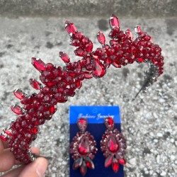 Thalia Taç Üç Mekik Küpe Seti Bordo – Gelin Kına Düğün İçin Taşlı Işıltılı Abiye Aksesuar-THALIA-14 Thalia Taç Üç Mekik Küpe Seti Bordo – Gelin Kına Düğün İçin Taşlı Işıltılı Abiye Aksesuar-THALIA-14