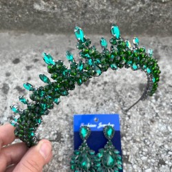 Thalia Taç Geniş Mekik Küpe Seti Yeşil – Gelin Kına Düğün İçin Taşlı Işıltılı Abiye Aksesuar-THALIA-17 Thalia Taç Geniş Mekik Küpe Seti Yeşil – Gelin Kına Düğün İçin Taşlı Işıltılı Abiye Aksesuar-THALIA-17