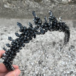 Thalia Model Siyah Taç – Gelin Kına Düğün Abiye İçin Taşlı Gösterişli Saç Tacı-THALIA-2 Thalia Model Siyah Taç – Gelin Kına Düğün Abiye İçin Taşlı Gösterişli Saç Tacı-THALIA-2