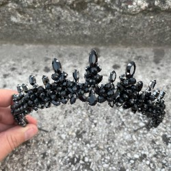 Thalia Model Siyah Taç – Gelin Kına Düğün Abiye İçin Taşlı Gösterişli Saç Tacı-THALIA-2 Thalia Model Siyah Taç – Gelin Kına Düğün Abiye İçin Taşlı Gösterişli Saç Tacı-THALIA-2