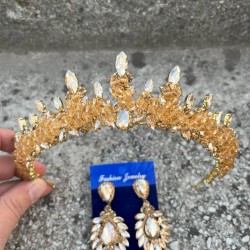 Thalia Taç Geniş Mekik Küpe Seti Gold – Gelin Kına Düğün İçin Taşlı Işıltılı Abiye Aksesuar-THALIA-23 Thalia Taç Geniş Mekik Küpe Seti Gold – Gelin Kına Düğün İçin Taşlı Işıltılı Abiye Aksesuar-THALIA-23