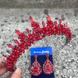 Thalia Taç Damla Mekik Küpe Seti Kırmızı – Gelin Kına Düğün İçin Taşlı Işıltılı Abiye Aksesuar-THALIA-27 Thalia Taç Damla Mekik Küpe Seti Kırmızı – Gelin Kına Düğün İçin Taşlı Işıltılı Abiye Aksesuar-THALIA-27