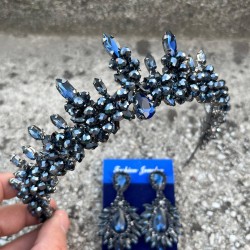 Thalia Taç Geniş Mekik Küpe Seti Lacivert – Gelin Kına Düğün İçin Taşlı Işıltılı Abiye Aksesuar-THALIA-33 Thalia Taç Geniş Mekik Küpe Seti Lacivert – Gelin Kına Düğün İçin Taşlı Işıltılı Abiye Aksesuar-THALIA-33