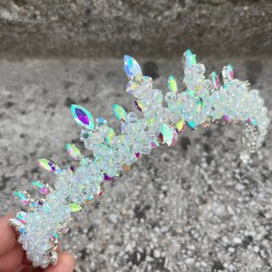 Thalia Model Janjanlı Taç – Gelin Kına Düğün Abiye İçin Taşlı Gösterişli Saç Tacı-THALIA-5 Thalia Model Janjanlı Taç – Gelin Kına Düğün Abiye İçin Taşlı Gösterişli Saç Tacı-THALIA-5