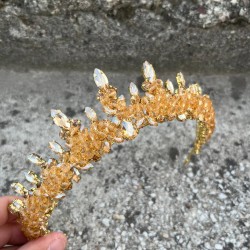 Thalia Model Gold Taç – Gelin Kına Düğün Abiye İçin Taşlı Gösterişli Saç Tacı-THALIA-8 Thalia Model Gold Taç – Gelin Kına Düğün Abiye İçin Taşlı Gösterişli Saç Tacı-THALIA-8