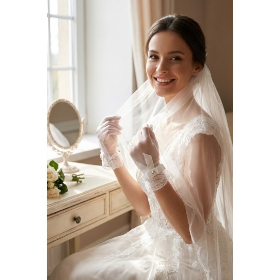 Velmira Grace Beyaz T&uuml;l Eldiven &ndash; Dantel ve Fiyonk Detaylı Kısa Zarif Gelin Aksesuarı-VELMIRA-1