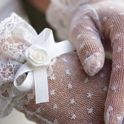 Veramira Beyaz Tül Gelin Eldiveni – Puantiyeli Dantel Bilek Detaylı Zarif Nikah Aksesuarı-VERMIRA-1