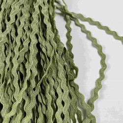 Yağ Yeşili WaveLace Dalgalı Dekoratif Şerit Kenar S&uuml;s&uuml; &ndash; 1 cm İnce Zigzag Şerit 5 Metre-WAVELACE-25