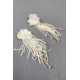 Beyaz Lazer Çiçekli Hasırlı İncili Deve Kuşu Tüylü Küpe-YENIKUPE-1020