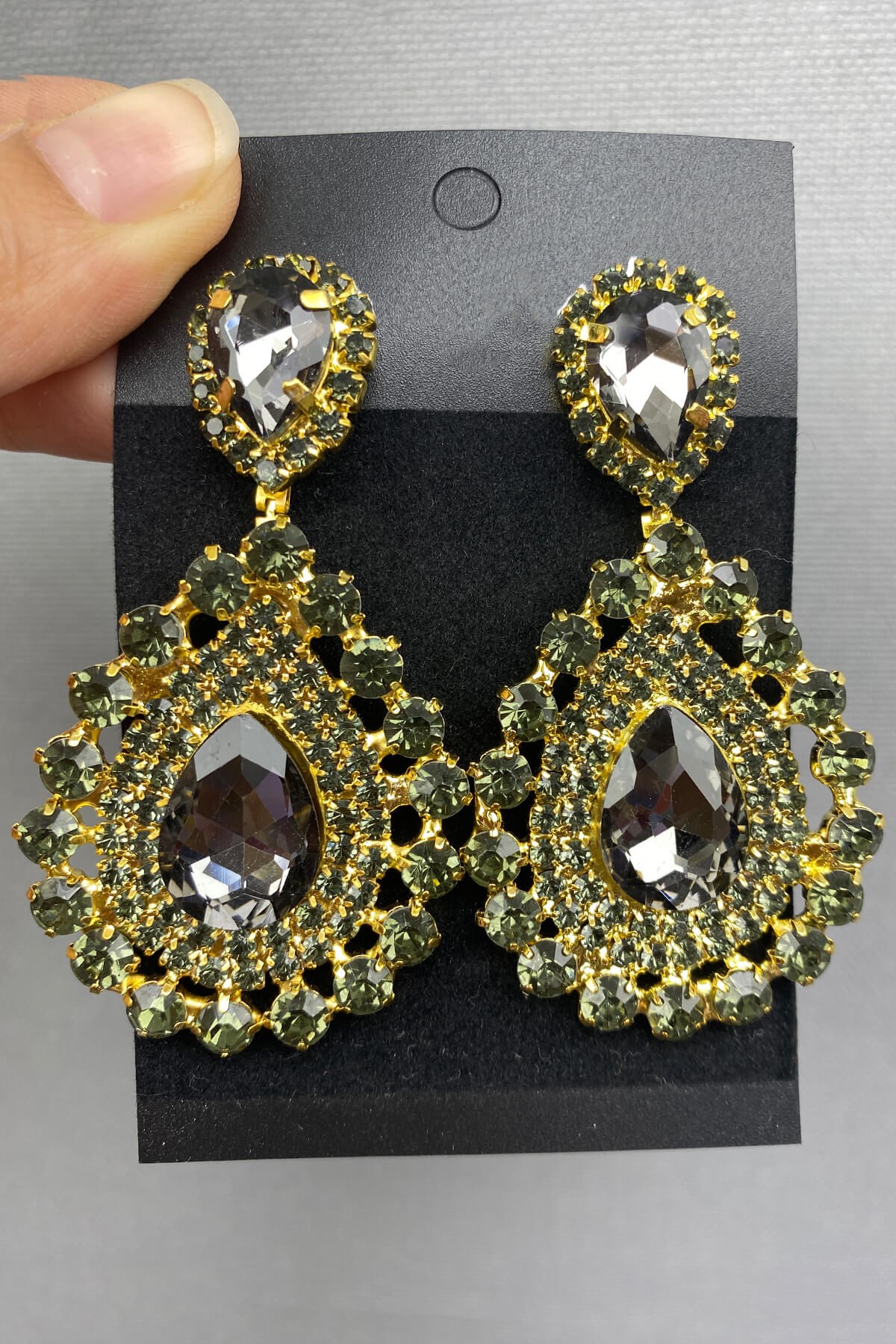 Gold Zeminli Damla Taşlı Küpe-KUP-1054